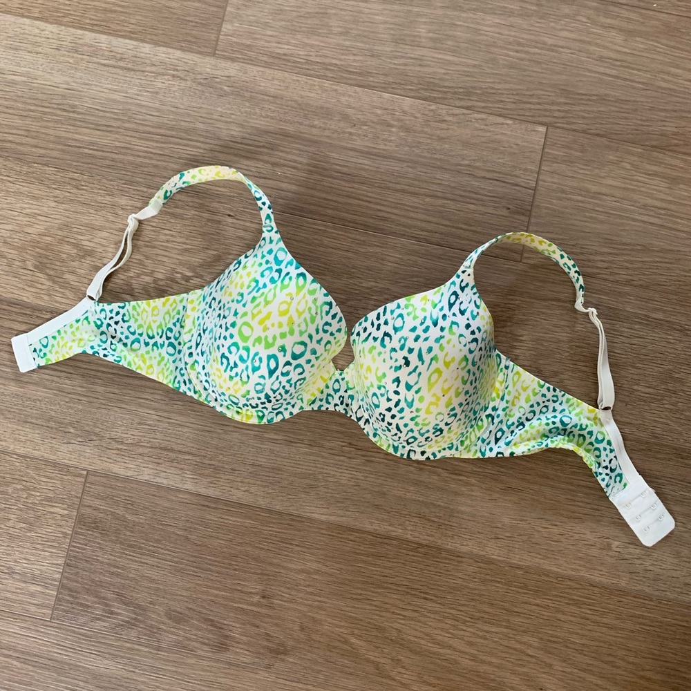 Victoria’s Secret bra 34DD